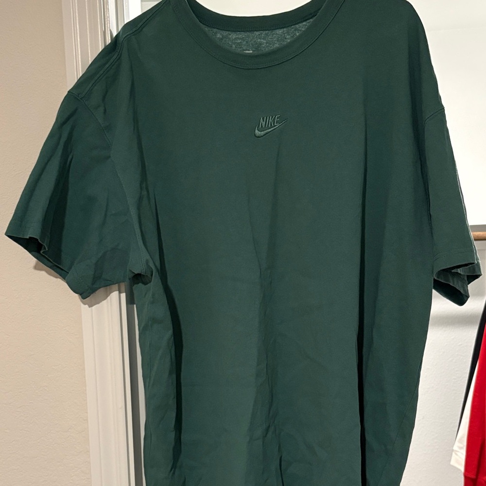 Nike Men's Forest Green Short Sleeve Tee